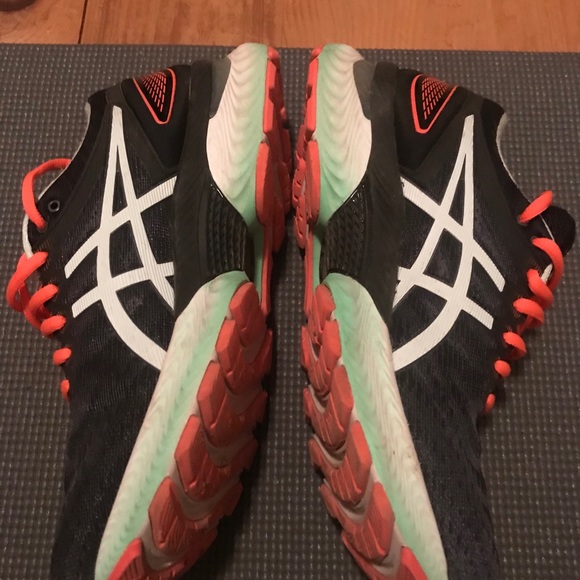 Asics Gel Nimbus running shoe - Picture 2 of 3